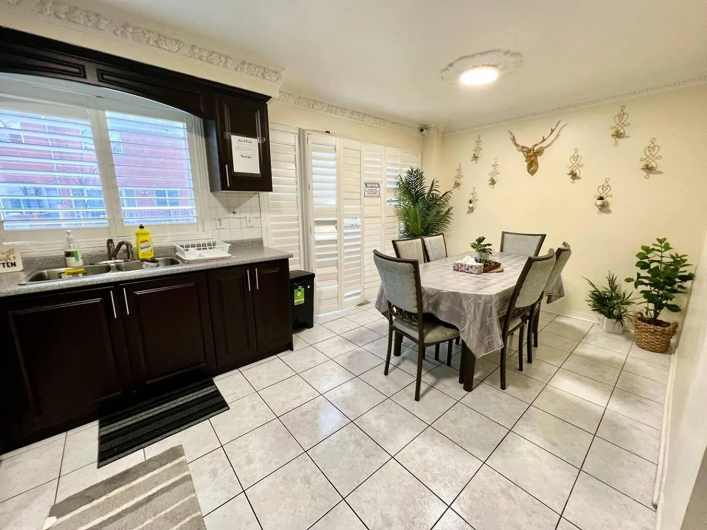 R8 Private Room Near Airport Mississauga Kanada