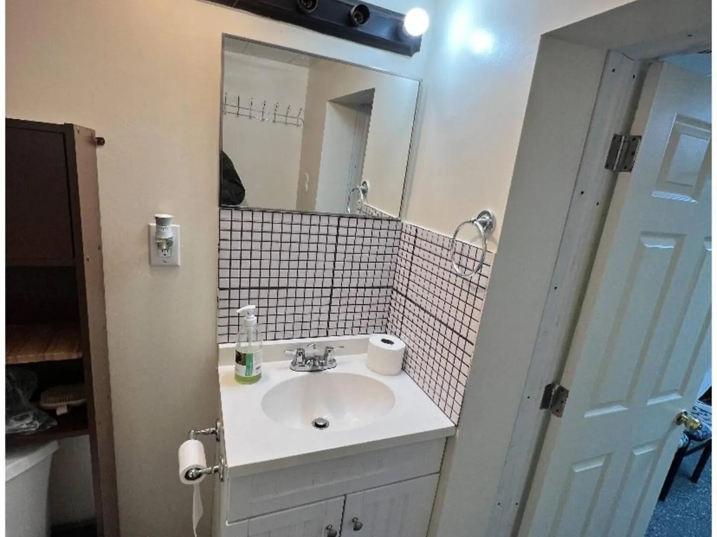 R8 Private Room Near Airport Mississauga